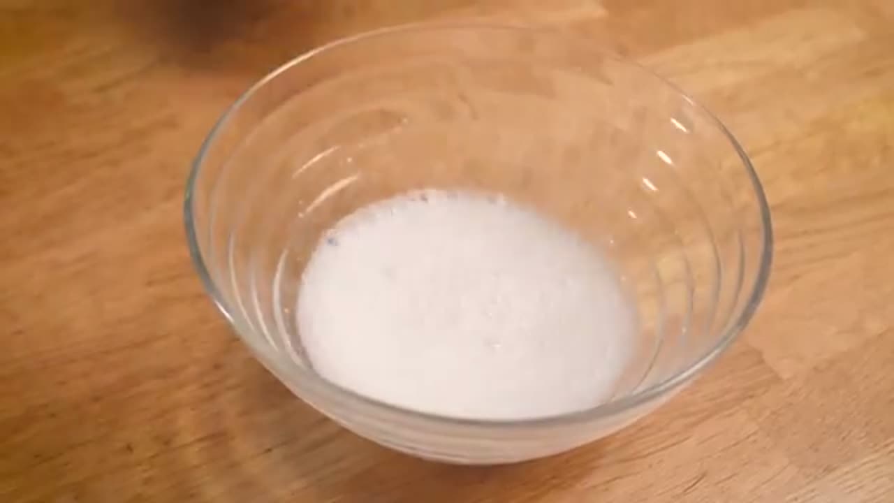 倒入面粉混合酵头